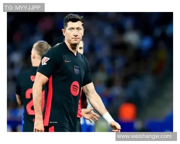 莱万恢复慢跑费兰重返合练克里斯滕森因伤缺席巴萨今日训练